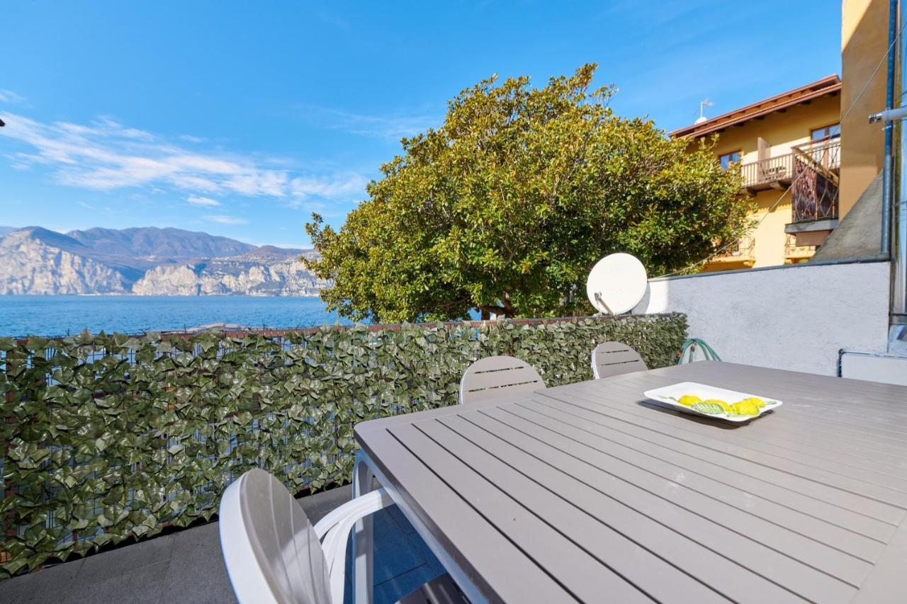 Lake Front Casa Christina Malcesine Exterior photo